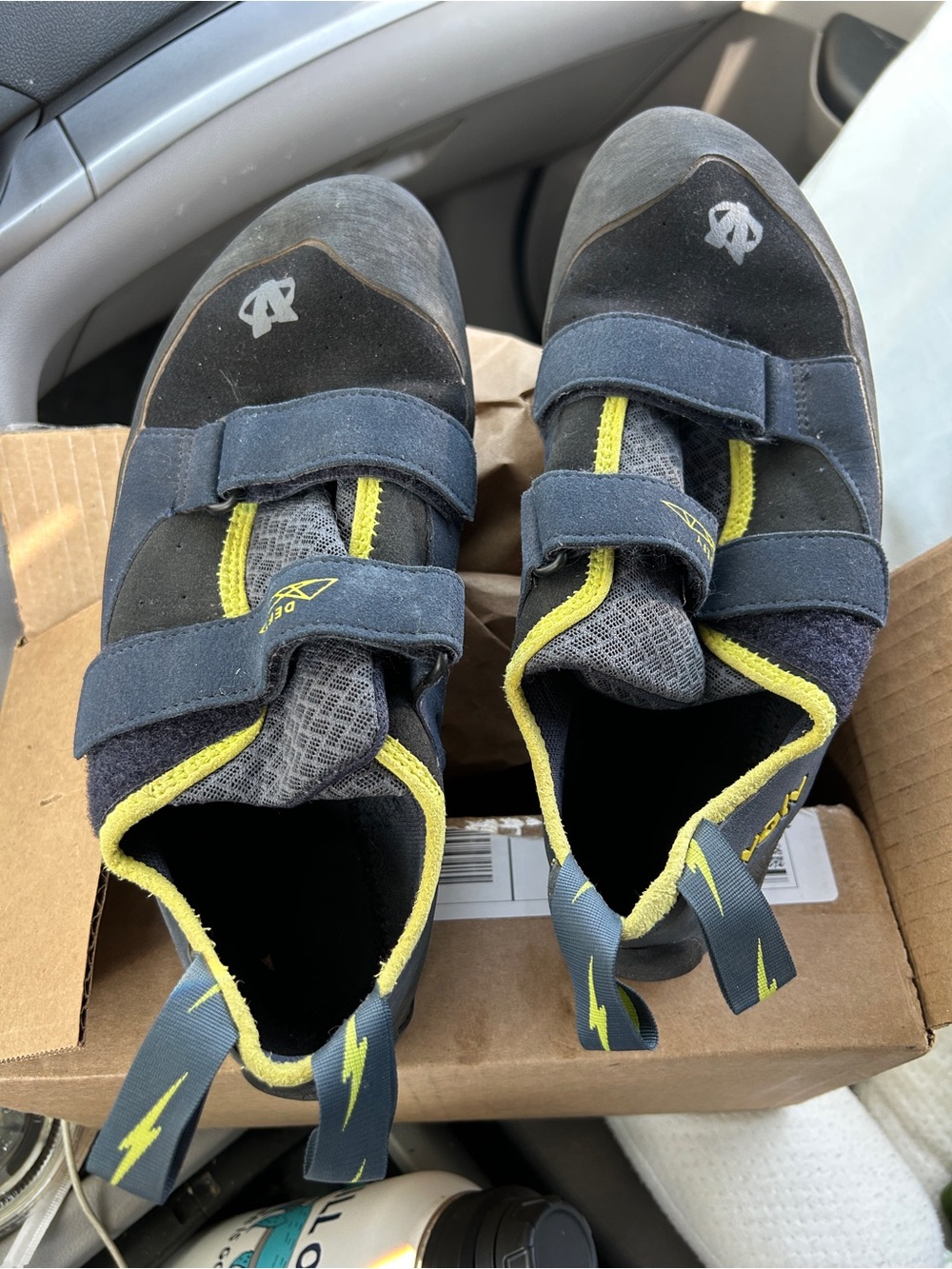 Evolv Defy Climbing Shoes Mens Size 12 Black Blue Yellow Hook and Loop Straps